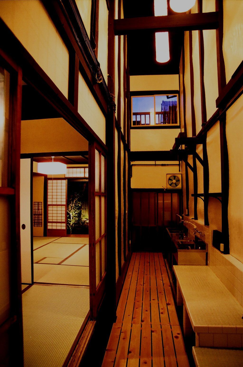 京町家は間口が狭く奥が深いので何の寝床と呼ばれているか 京都 観光文化検定3級過去問